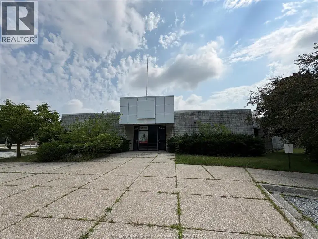 3909 Grand Marais Road East, Windsor